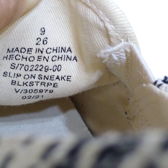 Old Navy Slip-On Sneakers Size 9 V/305979 Black & White Striped Canvas Material - Picture 2 of 7